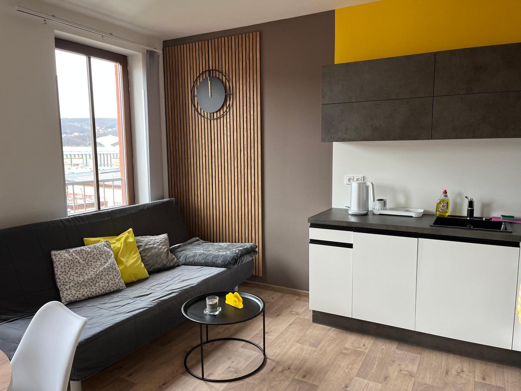 Yellow Apartment Deluxe Brno Exterior photo