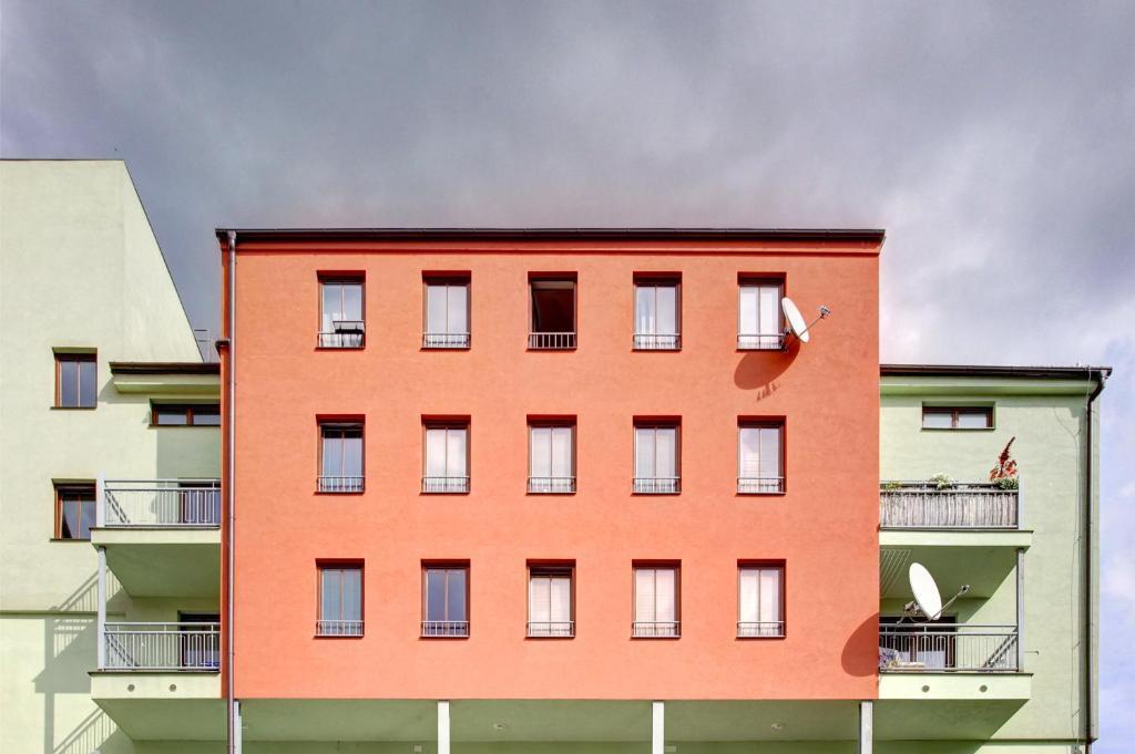Yellow Apartment Deluxe Brno Exterior photo